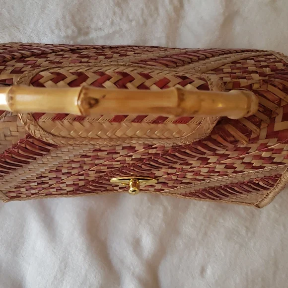 VINTAGE RED STRAW PURSE - Picture 11 of 16